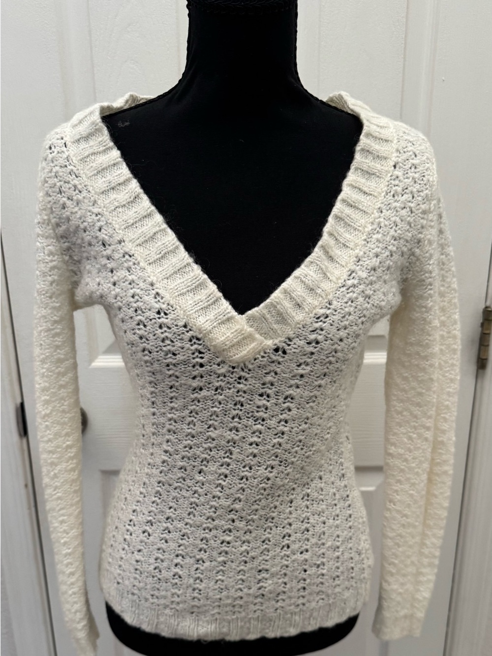 New York & Company Cream V-Neck Knit Sweater